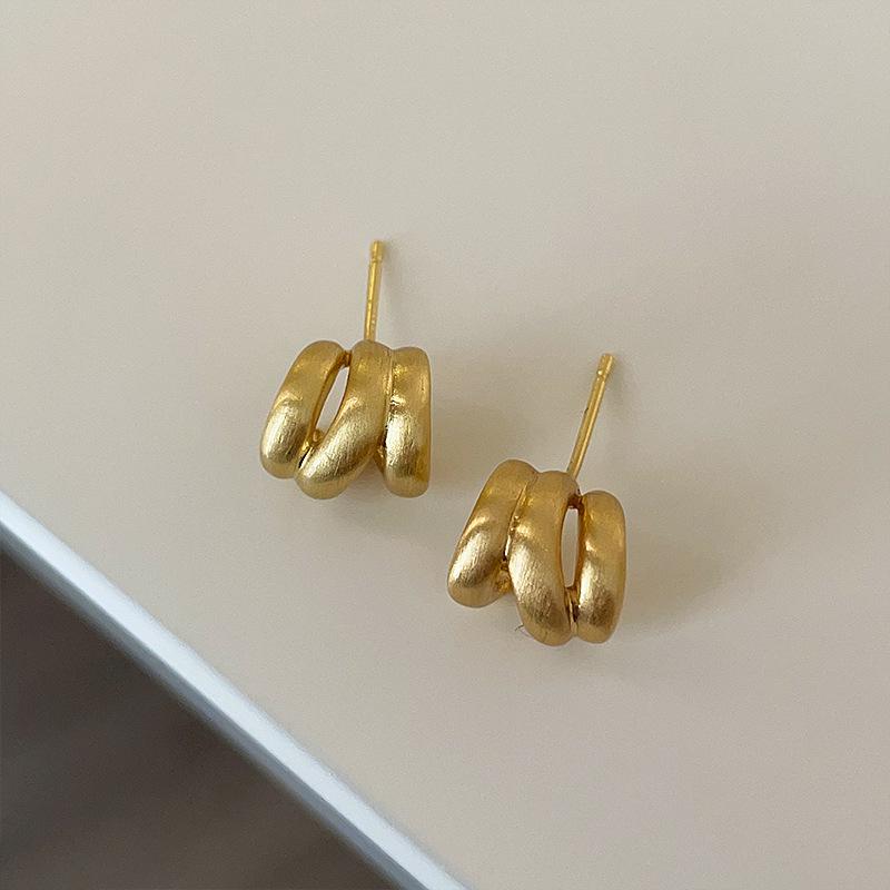 Koreanische Nischen-Ohrringe mit gebürsteter, matter Mehrschicht-Metallniete, kalter Stil, exquisiter und vielseitiger Schmuck für Frauen