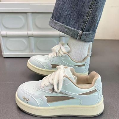 Flache Schuhe für Damen 2026 Herbst Oststil runde Spitze neue lässige koreanische Version weiße Schuhe dicksohlige Plateauschuhe