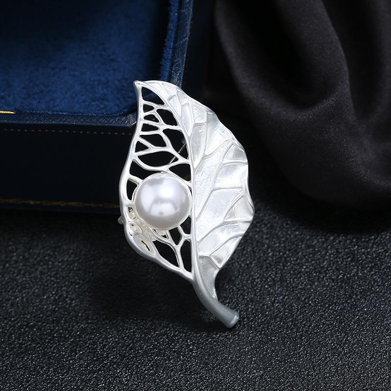 

Новая Мода Универсальная Матовая Серебристая Матовая Жемчужная Брошь Женственность Элегантная Брошь-Булавка с Бриллиантами в Виде Оленя с Аксессуарами