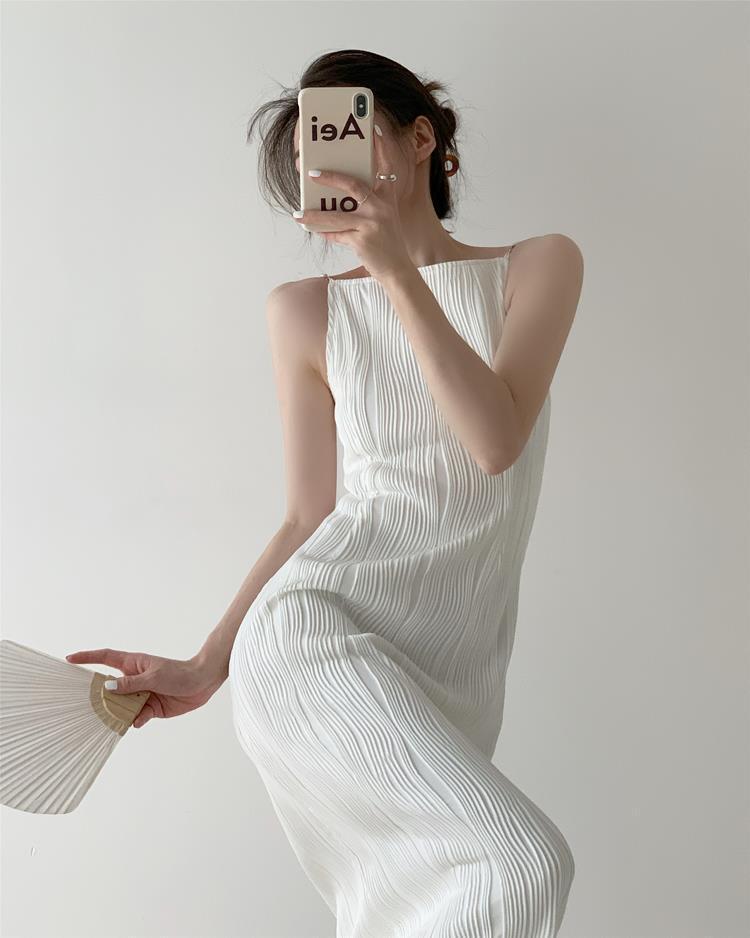 Waist-Cinching Textured Pearl White Maxi Dress - French Pearlescent Camisole Design