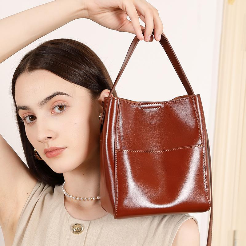 Retro Style Genuine Leather Small Water Cup Bag 2025 New Style Genuine Leather Small Crowd Insert Handbag Single Shoulder  Bag Female