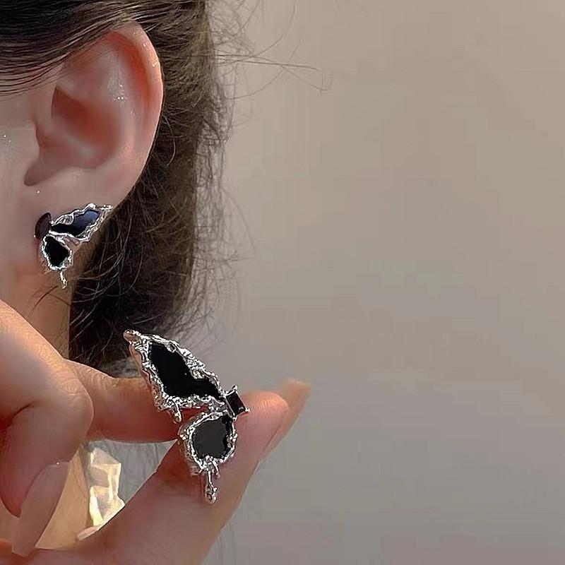 Sweet and Cool Spice Girl Style Asymmetrical Butterfly Earrings Niche Design Temperament Earrings Light Luxury Trend Versatile Earrings