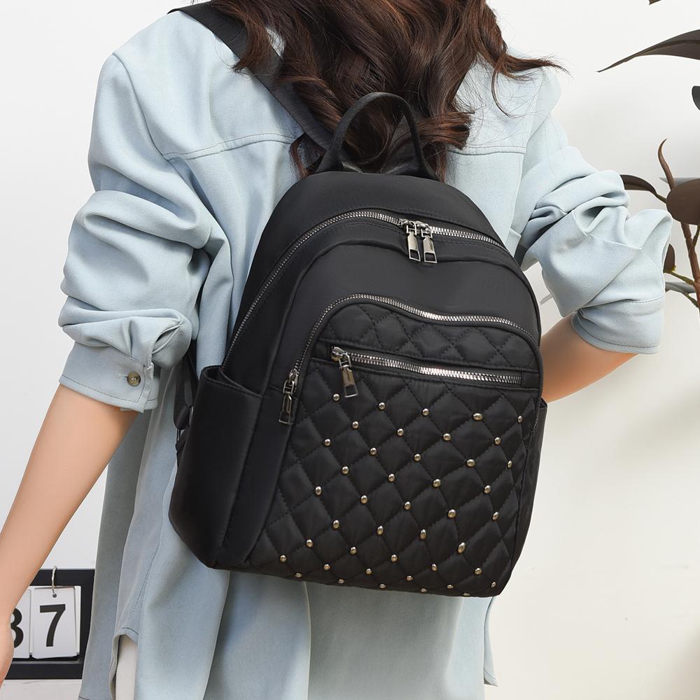 Women's Large Capacity Backpack Rhomboid Rivet Backpack