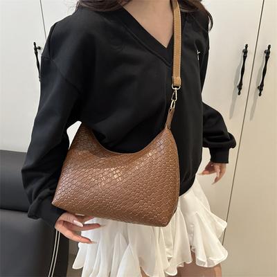 Retro Popular Fashion Woven Pattern Commuter Dumpling Bag 2025 New Portable Large Capacity Simple Niche Armpit Bag