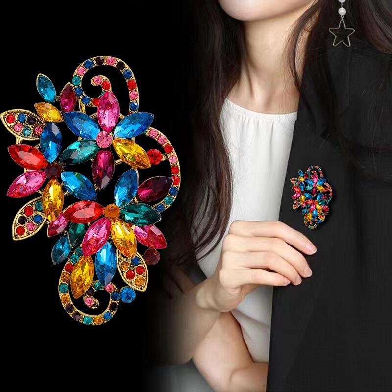 Vintage Exquisite Rhinestone Crystal Flower Brooch For Women Clothing Jewelry Accessries Gifts