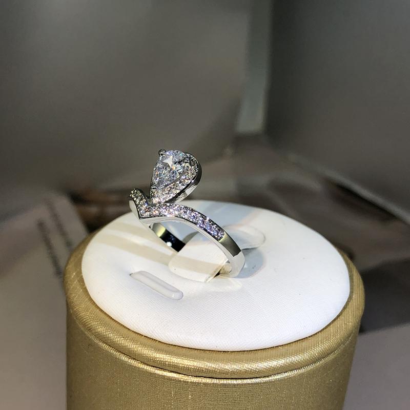 Sale Water Drop Design Women Ring Micro Paved Crystal Zircon Elegant Bridal Wedding Engagement Jewelry Ring for Lover