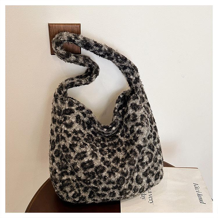 

Вязаная сумка-тоут в клетку в иностранном стиле женская 2025 новая корейская версия ins большая вместимость сумка для поездок на работу повседневная сумка через плечо