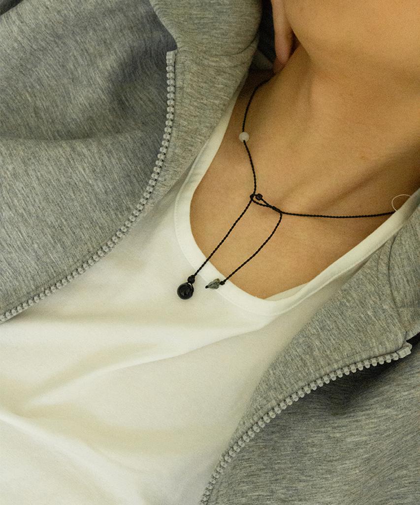 Idusum Neck Weave Psyche / Onyx, Quartz Black Necklace
