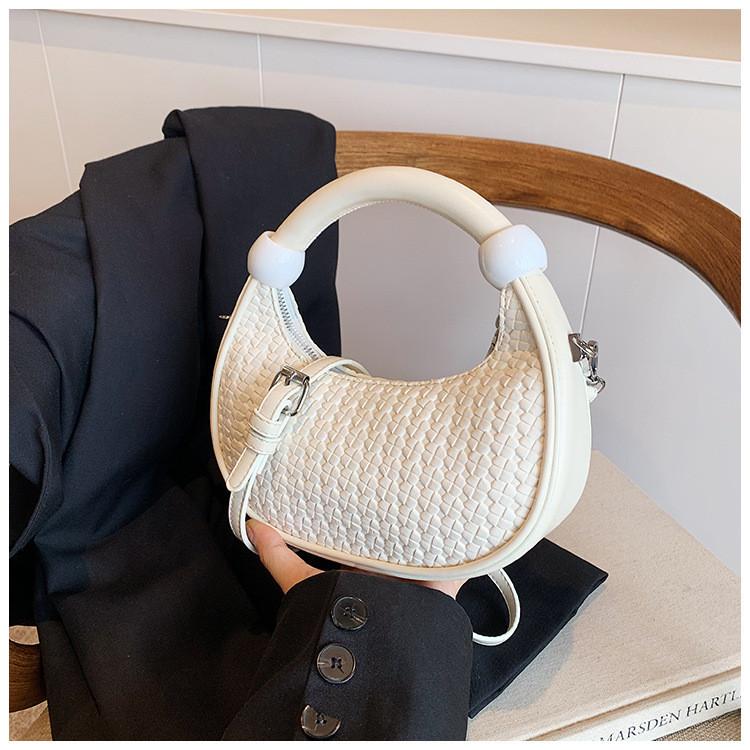 IELGY Retro Woven Messenger Bag Niche Design Portable Commuter Dumpling Bag