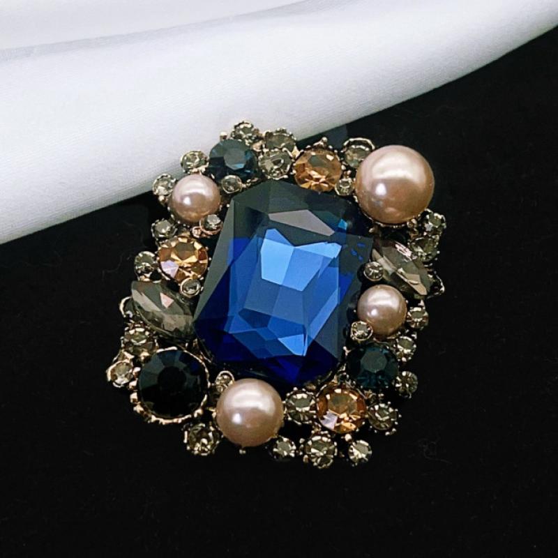 

Women Trendy Classic Pearl Square Brooch Pin Luxury Vintage Badges Lady Clothing Decor Jewelry Gift синій