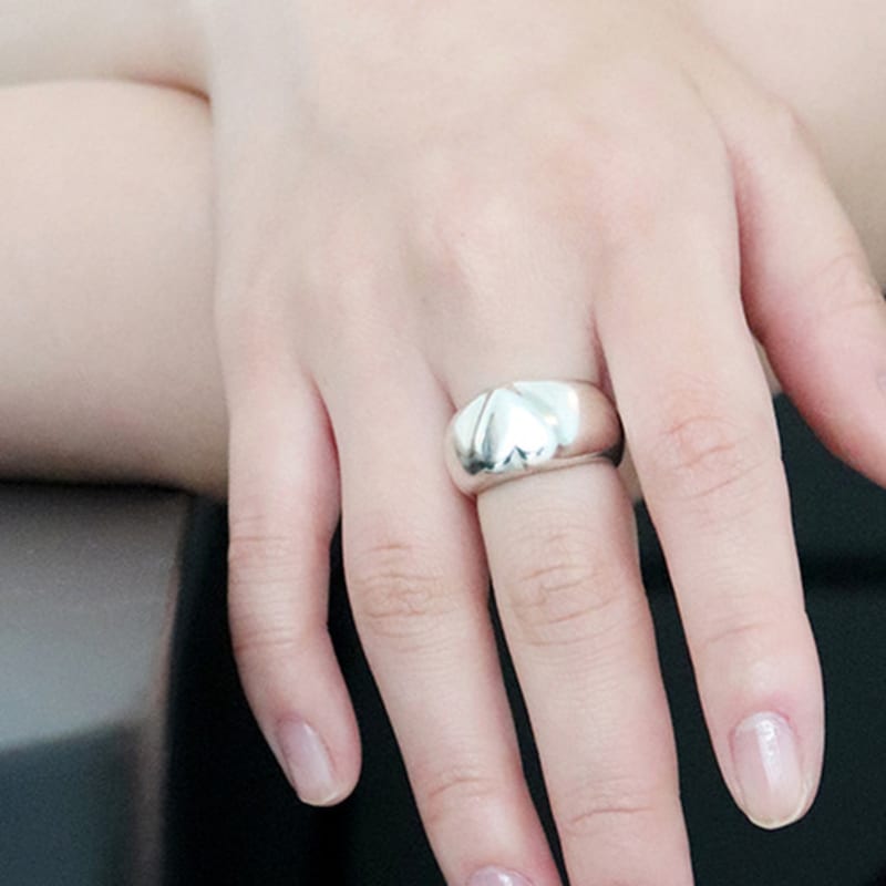 pinu big LOVE button ring