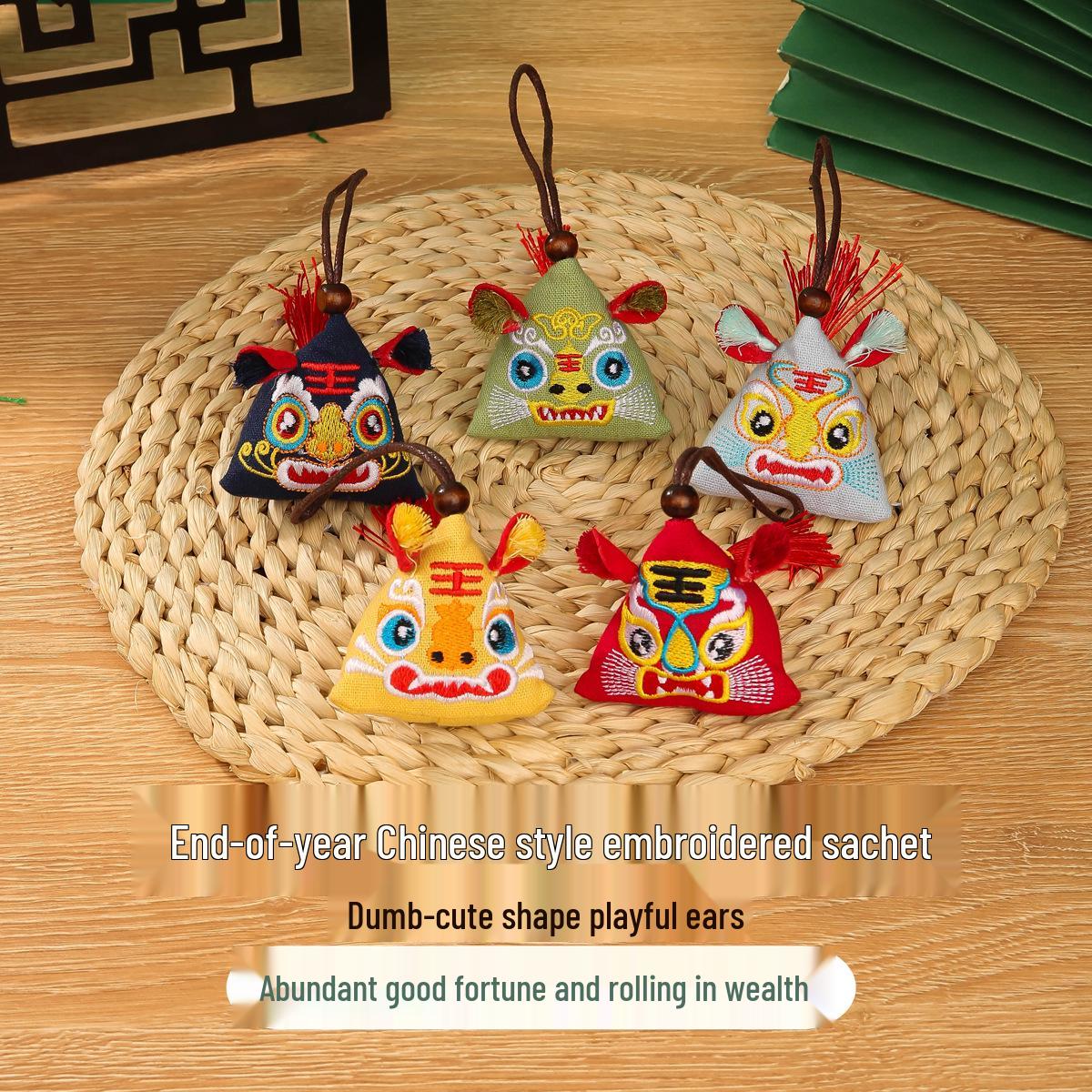 Embroidered Zodiac Dragon Sachet Pendant: Chinese Dragon Boat Festival Ornament Random Color