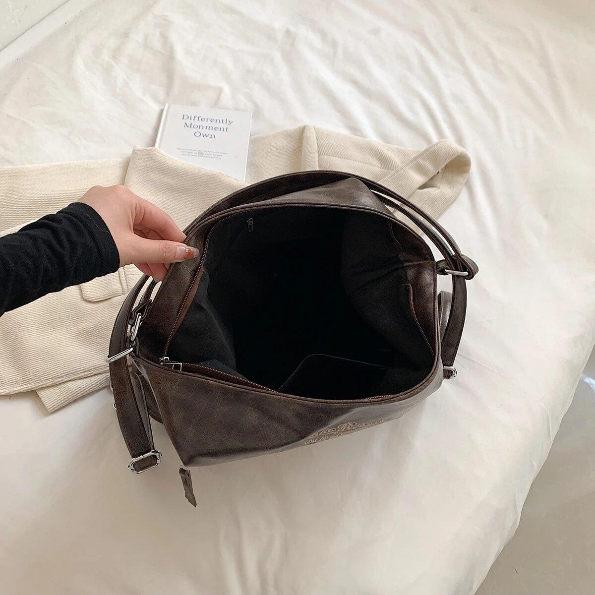 Большие сумки на плечо в стиле ретро для женщин — фото 9