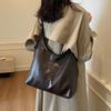 Winter popular oil wax leather big bag women 2025 new fashion commuter tote bag retro large capacity armpit bag