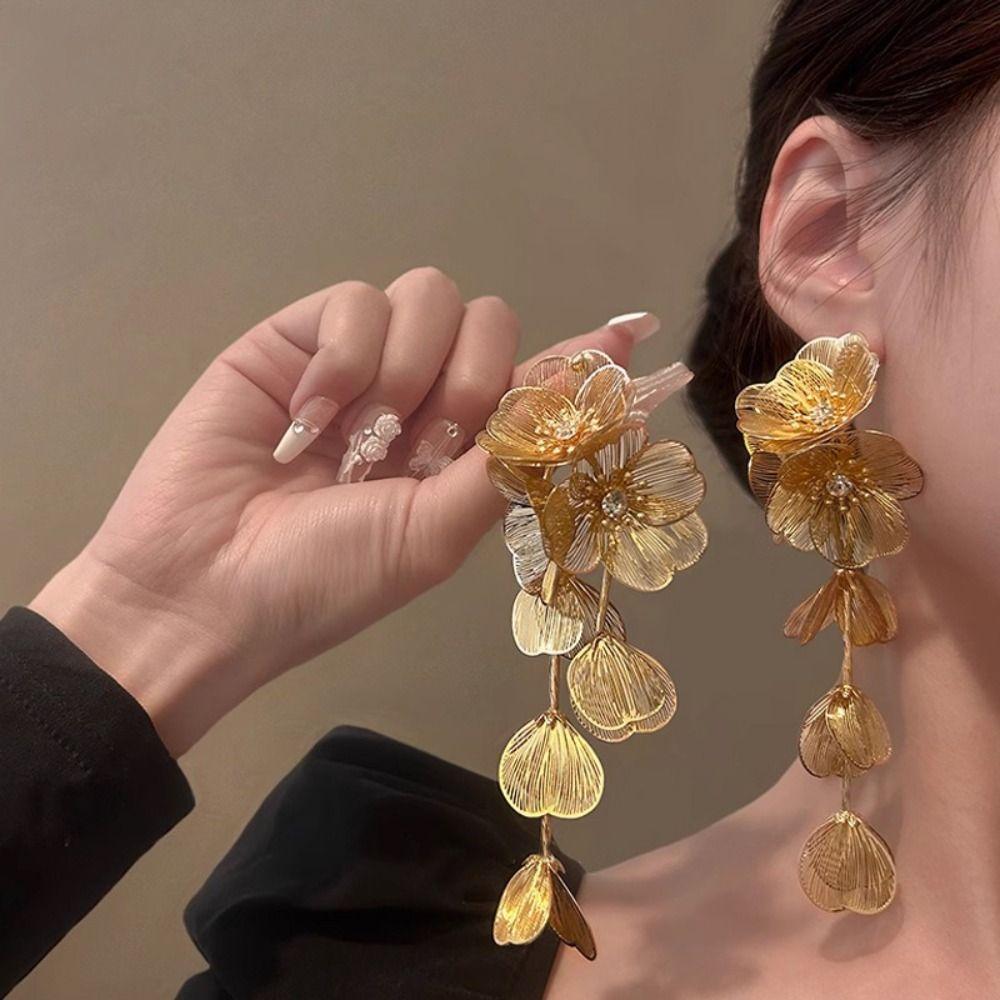 Golden Color Vintage Earrings Hollow Flower Tassel Earrings Elegant Hollow Earrings Women Jewelry