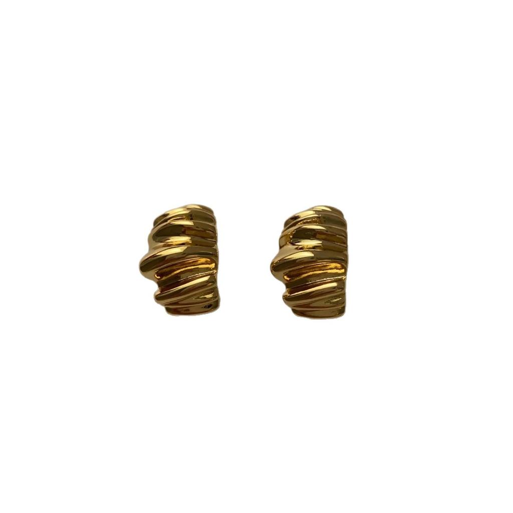 Metal Three-Dimensional Pleated Stud Earrings, Niche Design, Retro Personality, Advanced Temperament, Light Luxury And Neat Earrings.