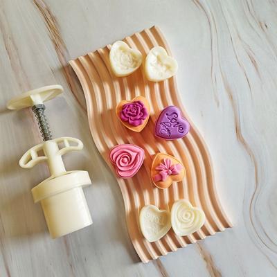 Hand-Pressure Moon Cake Mold Love Heart Rose Cookie Stamps Moon Cake Makers Mid-Autumn Festival DIY Pastry Tool X3UC