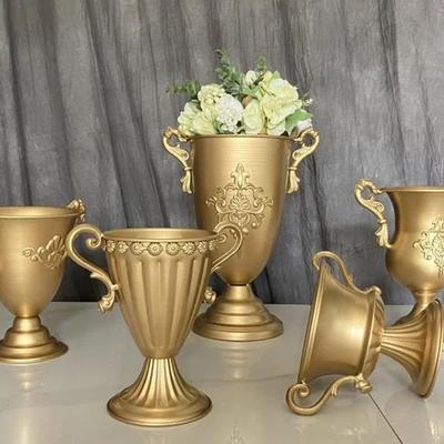 Goldene Heim-Tischplatten-Blumenarrangements Hochzeitsatmosphäre-Dekoration Blumenarrangements Grüne Pflanze Blumenvase Blumenhalter