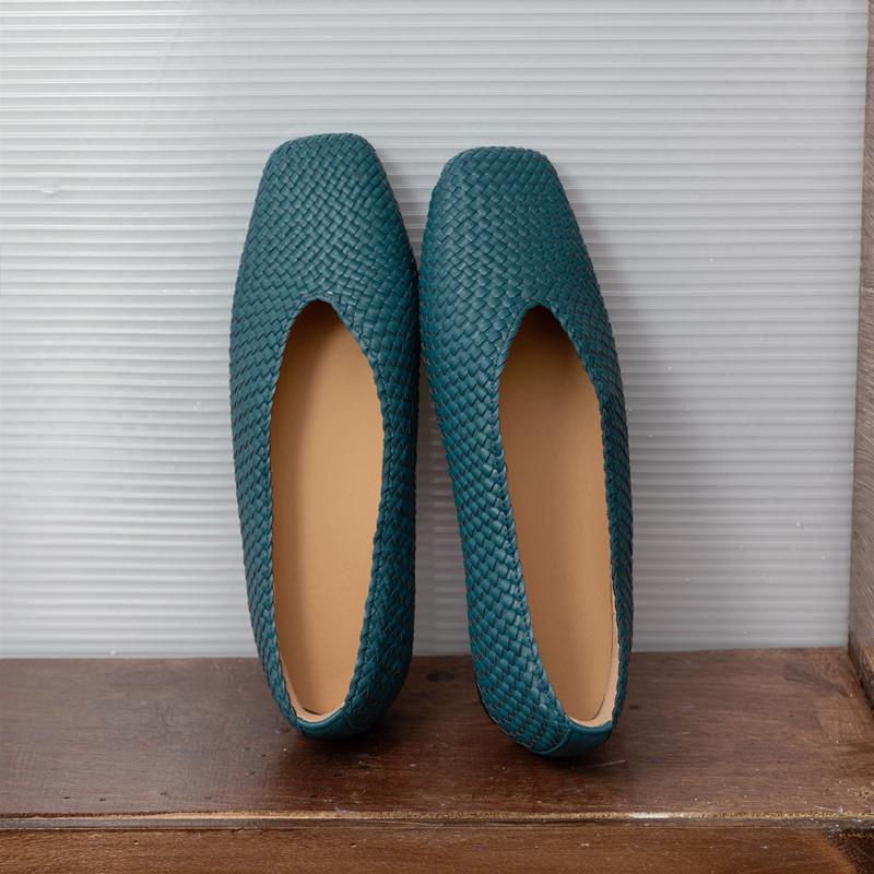

2025 spring and summer hand-woven square head low heel v mouth grandma shoes casual and comfortable flat women s shoes 40 павлин голубой