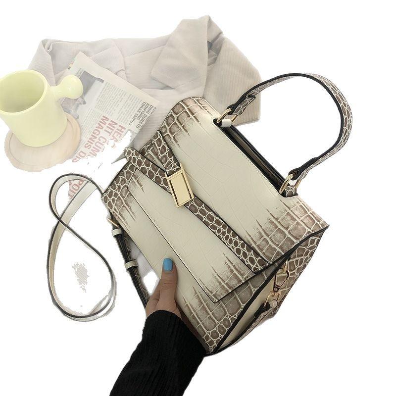 Women's New Small Bag Korean Fashion Embossed Handbag Can Be Carried On Shoulder or Crossbody Women's Bag