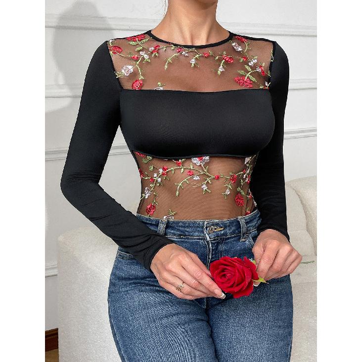 Corsete, îmbrăcăminte de damă la modă și elegantă
