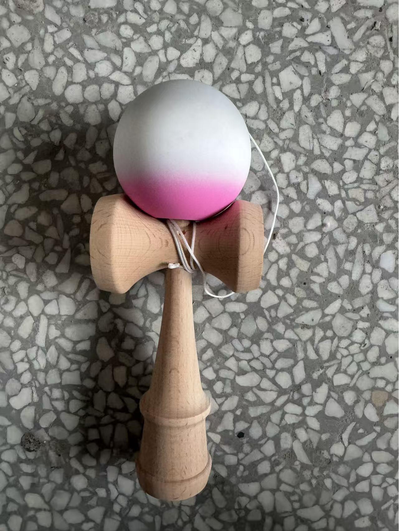 

Дерев яна Кендама Іграшка на Вправність для Дітей та Дорослих - Покращуйте Координацію Рук та Очей Через Веселу, Навчальну Гру.