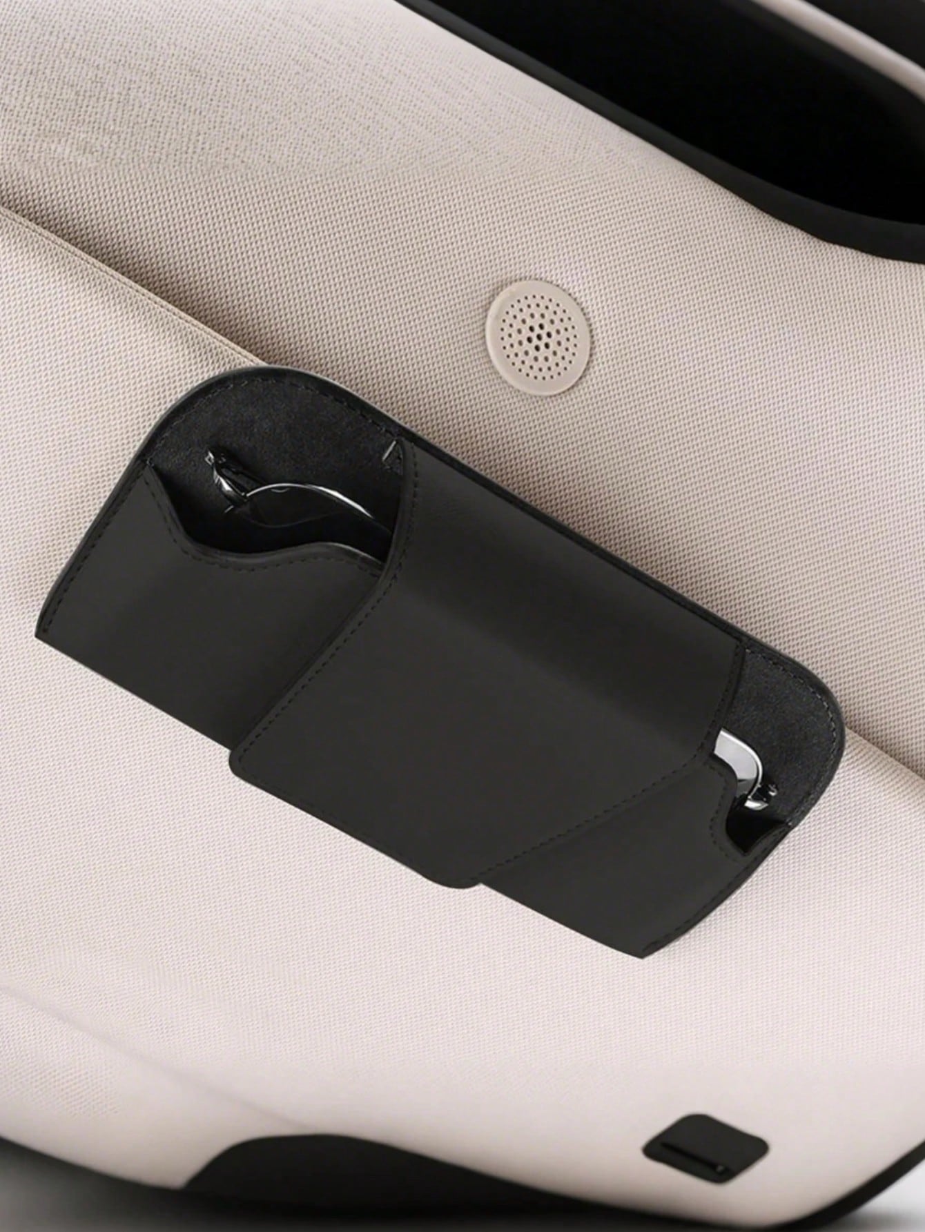 

Magnetic Car Visor Sunglass Holder - Ultra-Fine Leather, Tool-Free Clip-On, Secure Storage for Driving & Travel чёрный