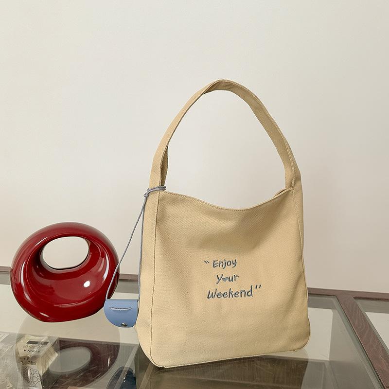 

Однотонная сумка-тоут с буквенным принтом, простая, 2025 лето, новая сумка через плечо, большая вместимость, сумка-тоут, зарубежная сумка через плечо хаки