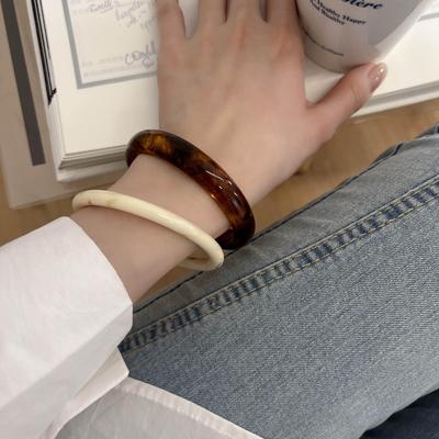 Gradient Acrylic Round Bangle: Vintage Fashion Trend Versatile High-End Bracelet
