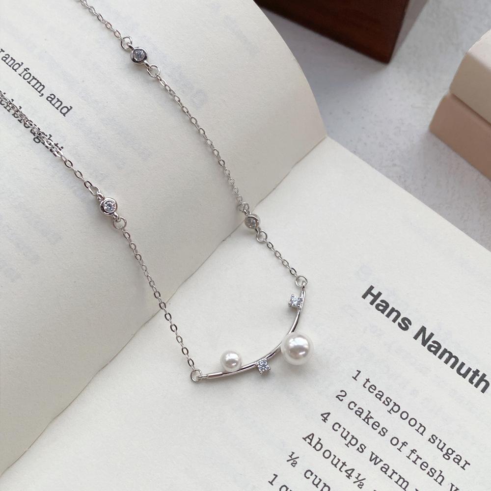 Sterling Silver Pearl & Zirconia Necklace - Elegant, Luxurious, Versatile Clavicle Chain for Women.