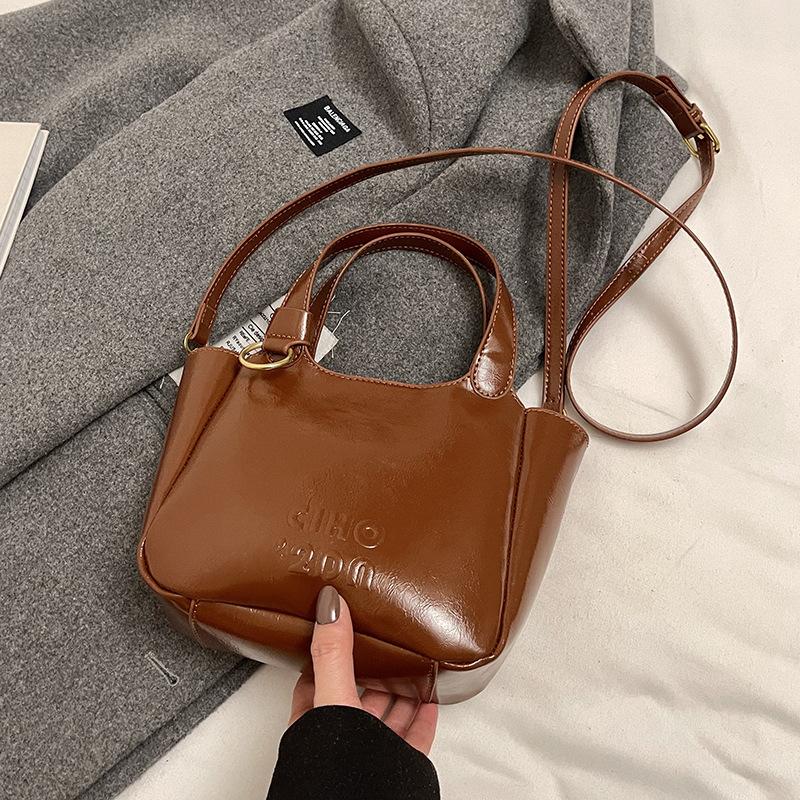 

Осень и зима популярная модная корейская нишевая простая портативная сумка-ведро женская универсальная для поездок на работу, с высоким чувством, сумка-мессенджер