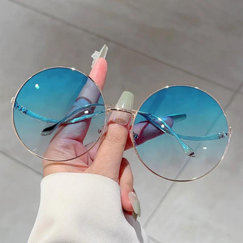 Fashion Oversized Metal Sunglasses Designer Gradient Lenses Trendy Eyewear for Women Men Oculos De Sol