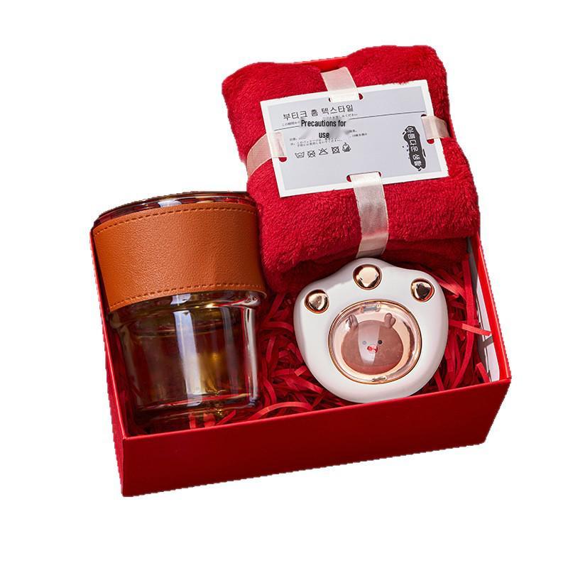 Employee and Client Gifts: Practical Souvenirs for Annual Meetings, New Year, and Weddings