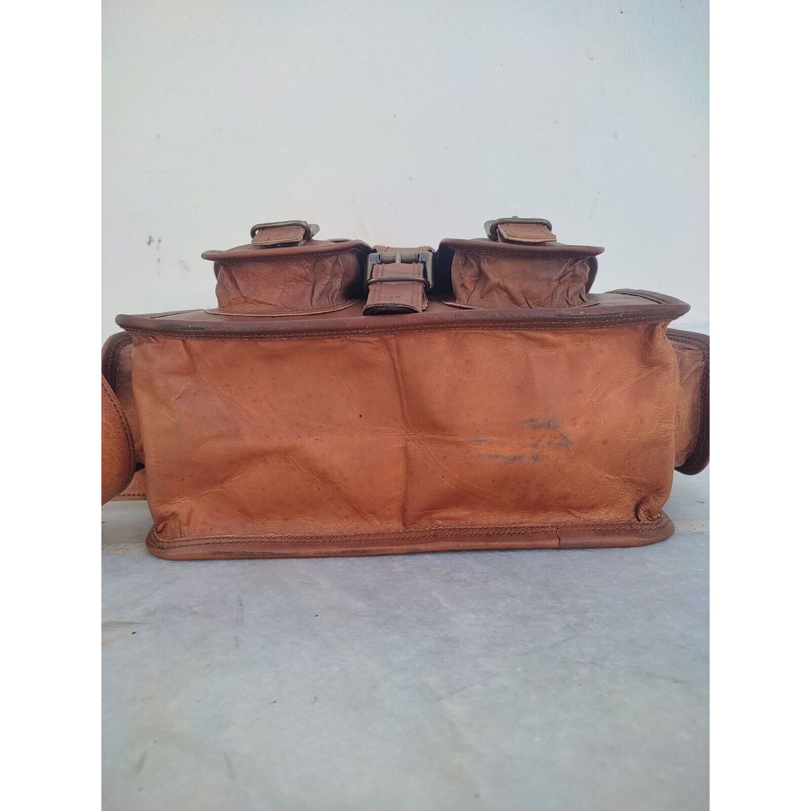 Классическая офисная сумка-мессенджер из натуральной коричневой козьей кожи ручной работы — фото 4