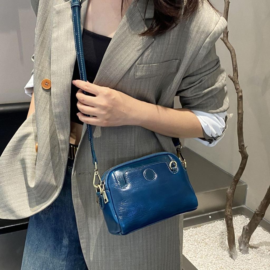 Leather women's bag, new mobile phone bag, fashionable mother shoulder bag, women's casual versatile messenger bag, key bag.