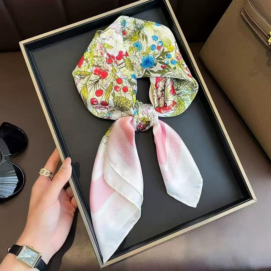 New Luxury Silk Scarfs Square Scarf Korean Fashion Kerchief Popular Silk Scarves Bandanna Wraps Scarf Decoration Shawl 70*70Cm