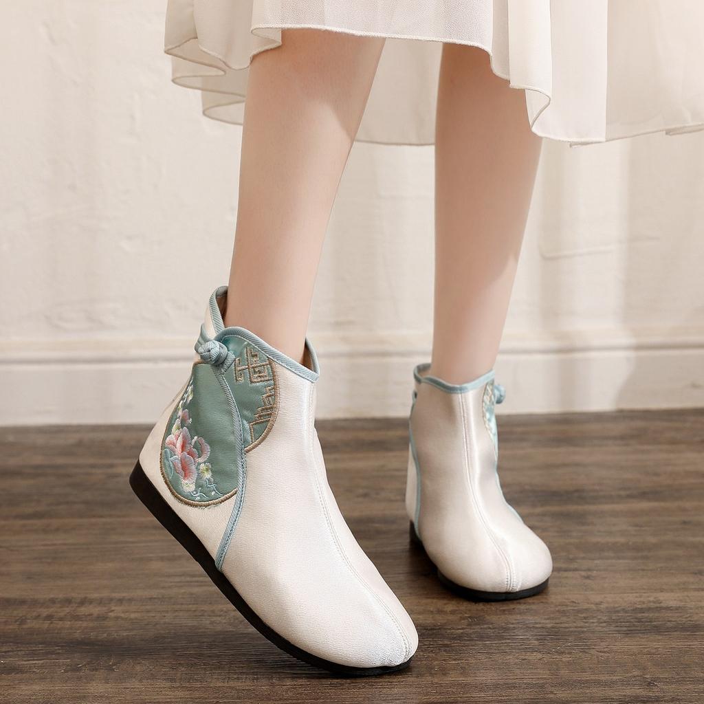 2024 New Ethnic Style Embroidered Boots Flat-soled Old Beijing Cloth Shoes Non-slip and Wear-resistant Jelly Soles Autumn New Single Boots