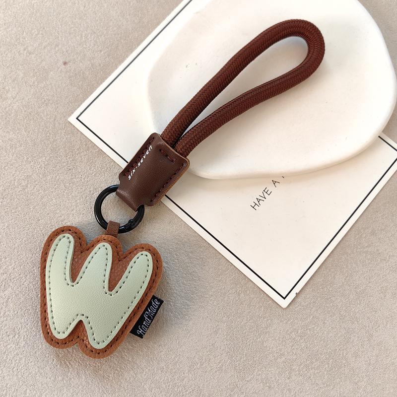 Exquisite Leather Keychain: 26 English Letters - Simple Couple Style Bag Charm, Ideal Small Gift
