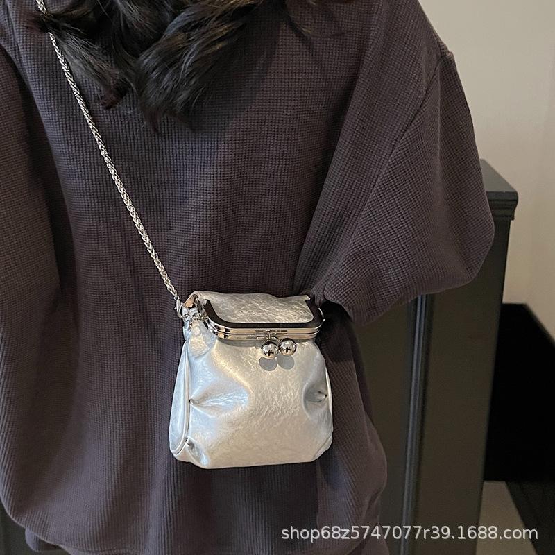 Women's chain bag, fashionable foreign texture, Japanese and Korean shoulder bag 2025 spring new item, Yuezi casual messenger bag