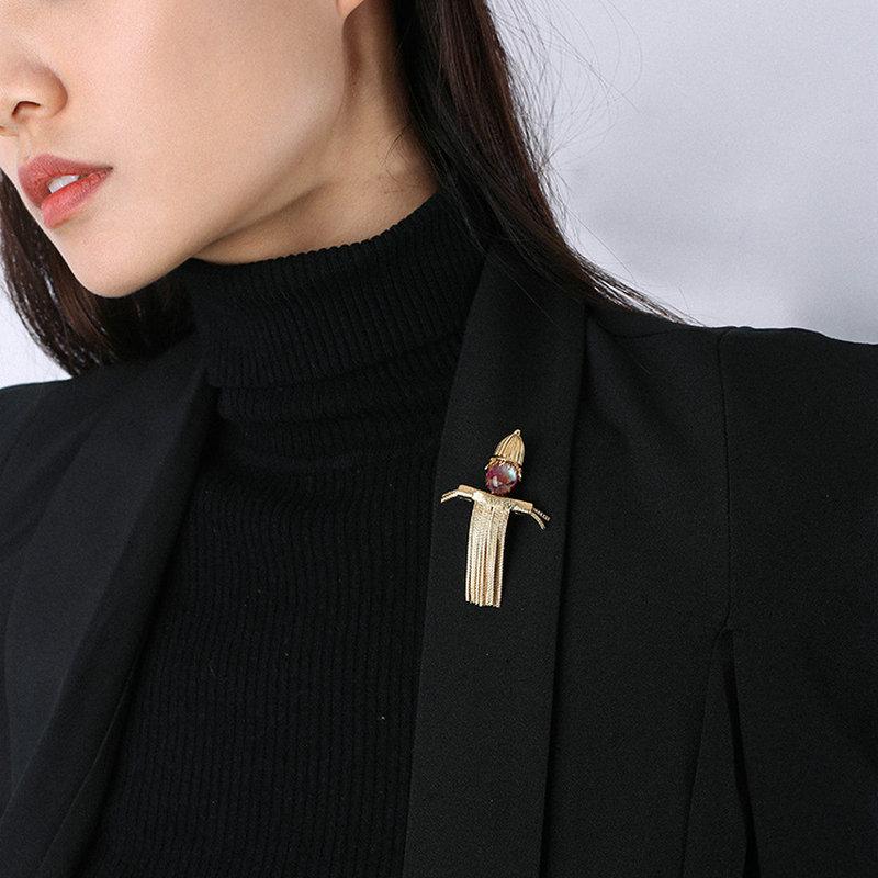 Beautiful Temperament Scarecrow Brooch European And American Retro Gold Corsage Suit Cardigan Neckline Accessories Pin