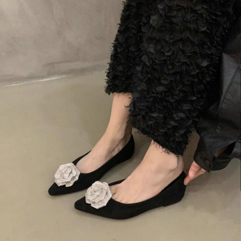 Fashion Flat Shoes for Women's New 2025 Spring and Autumn Retro Flower Pointed Toe Fashion Rhinestone Casual Women's Scoop Shoes Ladies