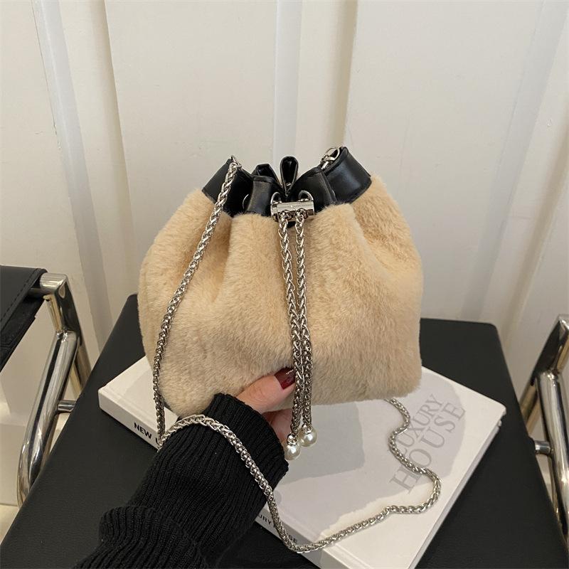 Niche fashion winter bag women's 2025 new personality trend bucket bag beautiful casual messenger bag casual bag