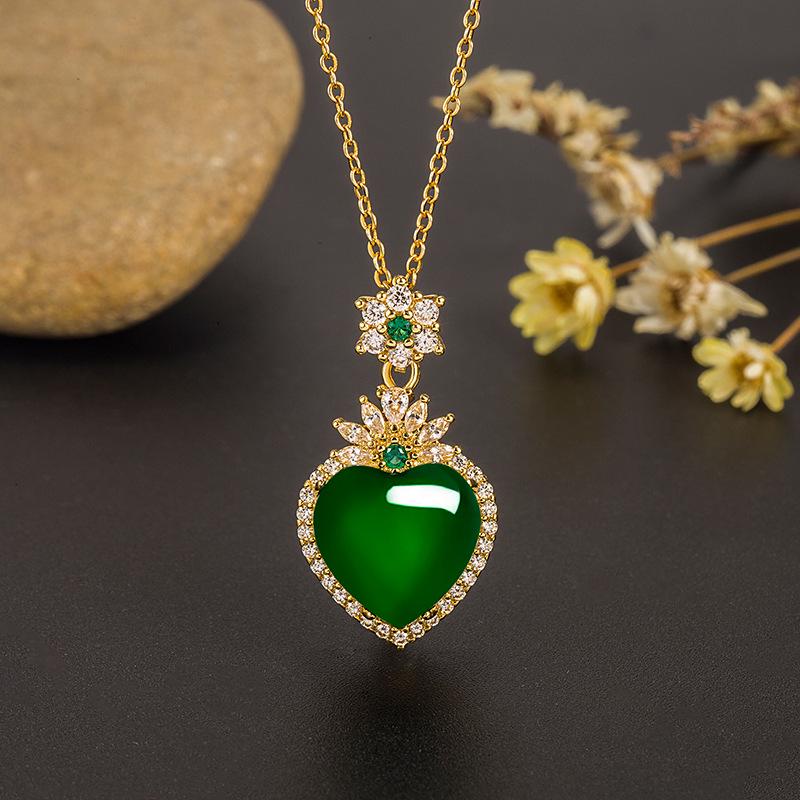 Heart-Shaped Agate and Jadeite Chalcedony Pendant Necklace: Elegant Luxury Design