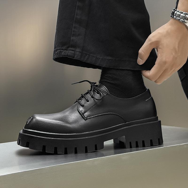 Modische lässige Schnür-Herren-Lederschuhe Modischer britischer minimalistischer Stil Outdoor-Straße Tägliche Arbeit Party-Schuhe Dicke Sohle Jugend