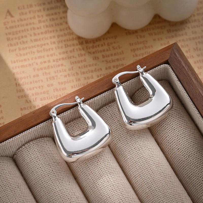 Silver Needle Geometric Heart Hoop Earrings - Retro & High-End Style for a Bold Look