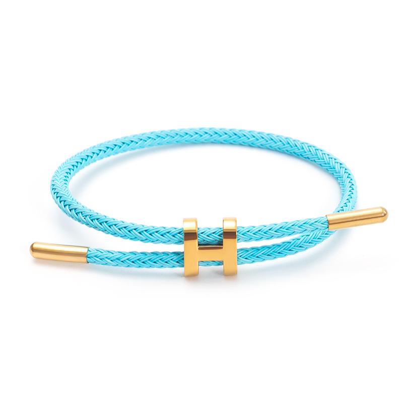 COOLSTEELANDBEYOND Elastico Regolabile Grande Bracciale da Uomo Donna, Braccialetto del Polsino, Acciaio, Cavo Blu Argento Due Toni