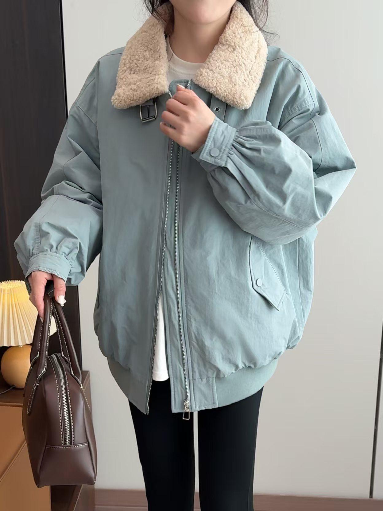 

Splicing lamb wool lapel down cotton jacket women s 2025 winter new loose and thin thickened warm jacket M90-120 светло-синий