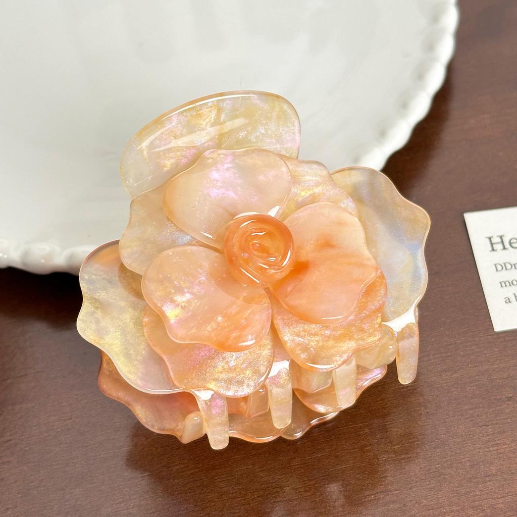 Chic Hair Womens Claw Clip With Beautiful Rose Accents In Elegant Spring Colors For 2025