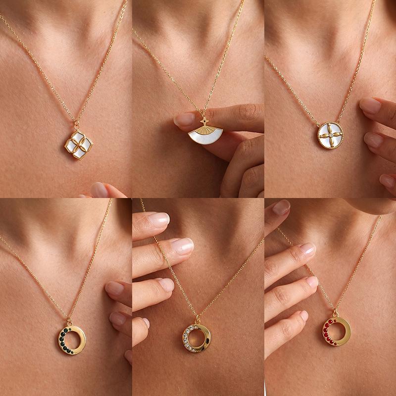 European and American Ins Stainless Steel 18K Gold Necklace Fashion Colored Diamond Round Pendant Light Luxury Four-leaf Clover Collarbone Chain Set