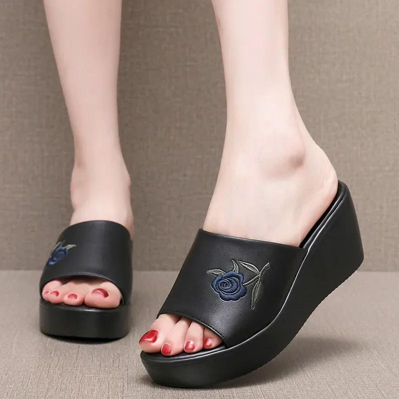 6cm Kleine Größe 32-43 Bequeme Blumenstickerei Keilabsatz Hausschuhe 2024 Damen Mittlere Absätze Plateau Clogs für Büro Strand Mama